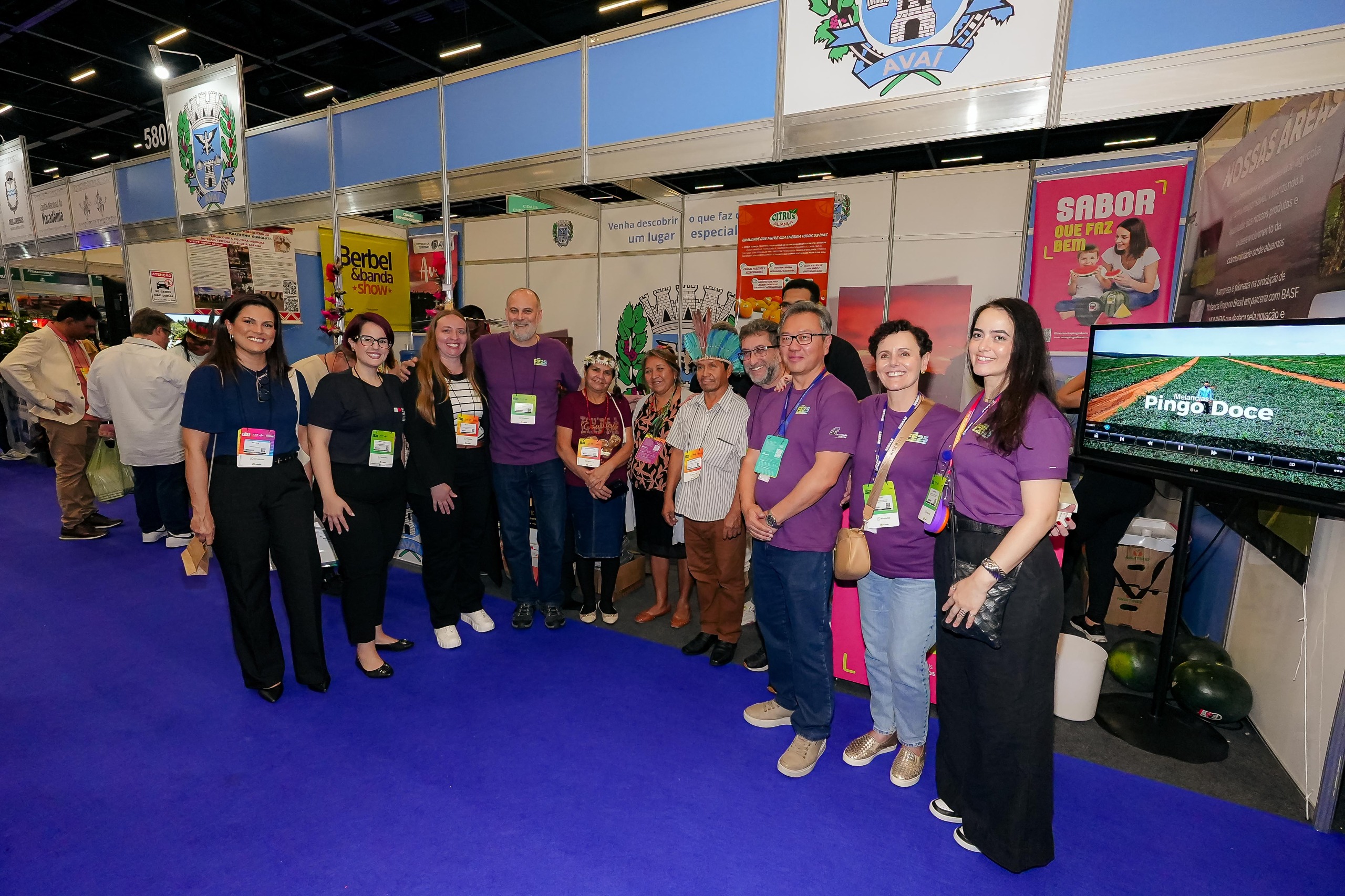 Indígenas da Terra de Araribá recebem Carteiras do Artesão durante a Feira do Empreendedor Ação envolve trabalho realizado pelo Sebrae-SP em parceria com a Secretaria de Desenvolvimento Econômico e Prefeitura de Avaí